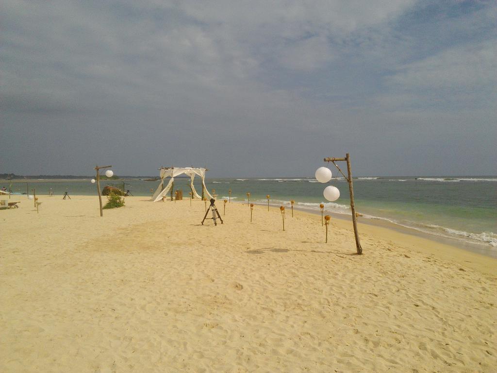 Sayuri Beach Hotel Matara Exterior photo