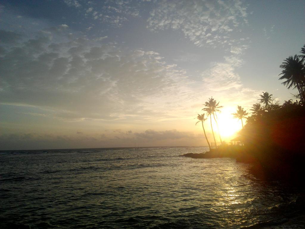 Sayuri Beach Hotel Matara Exterior photo