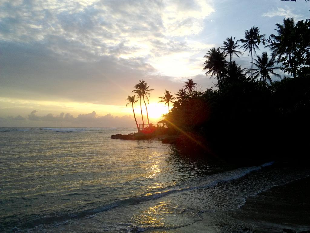 Sayuri Beach Hotel Matara Exterior photo